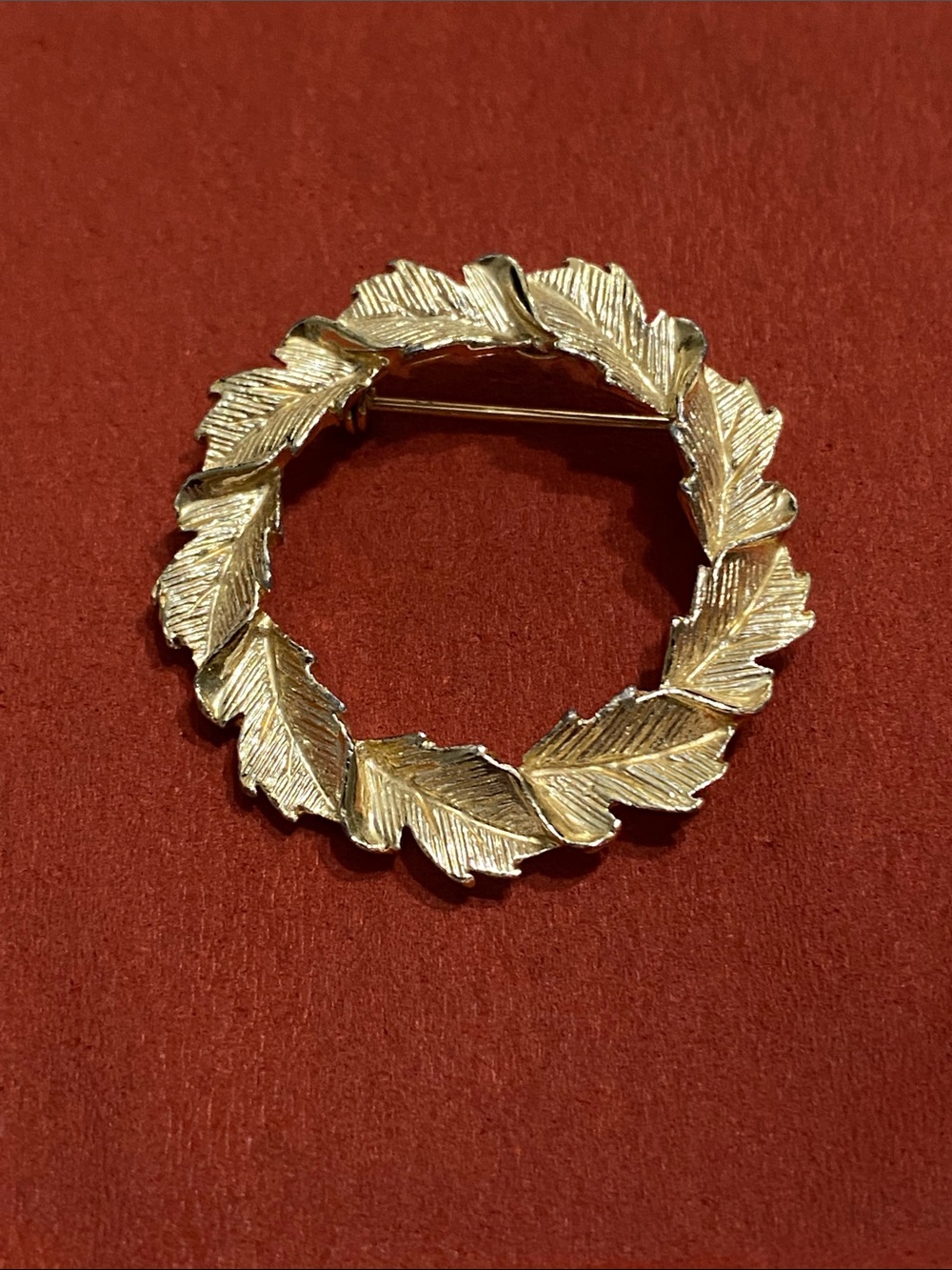 VTG Jerry’s Gold Leaf Wreath Pin Brooch